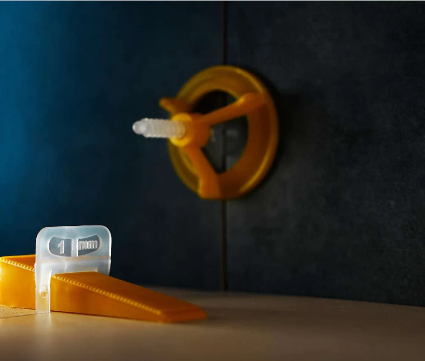Detail van een clip voor 1 mm voegbreedte met kegg
